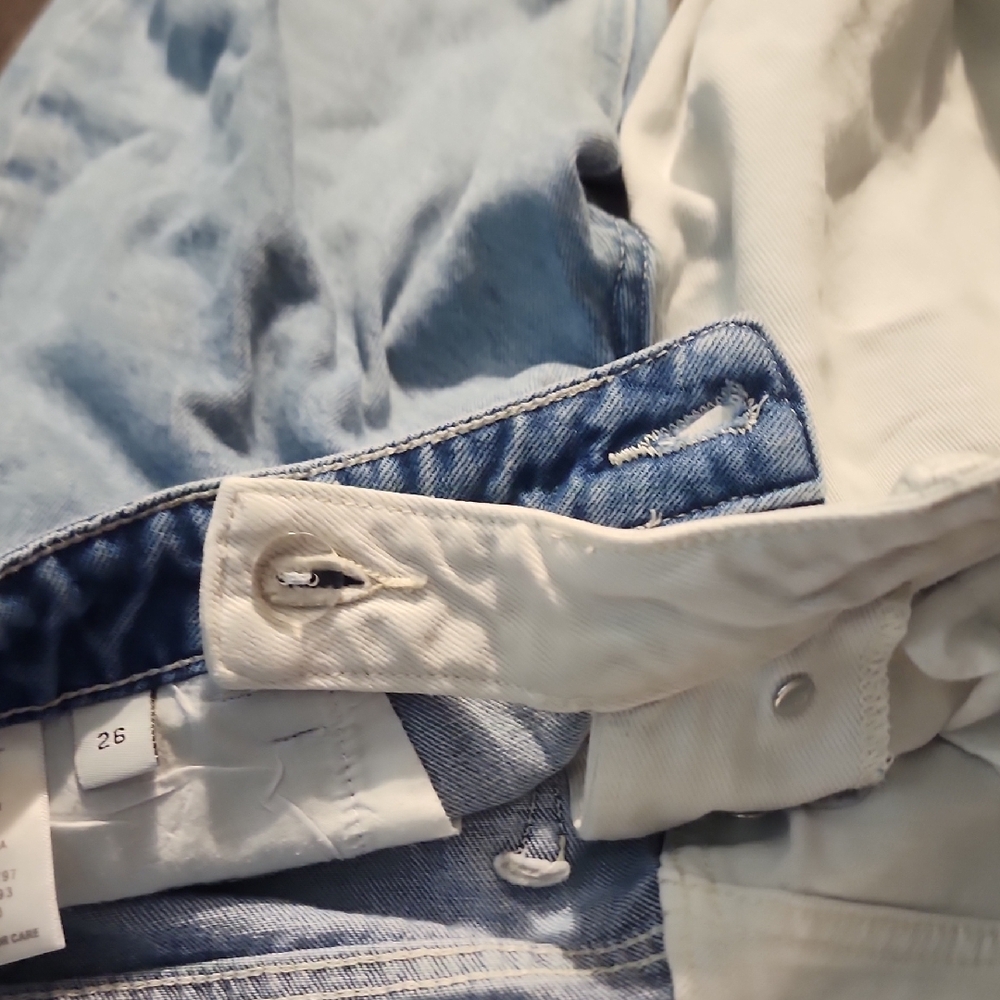 Two-Tone Distressed Jeans - Picture 9 of 11